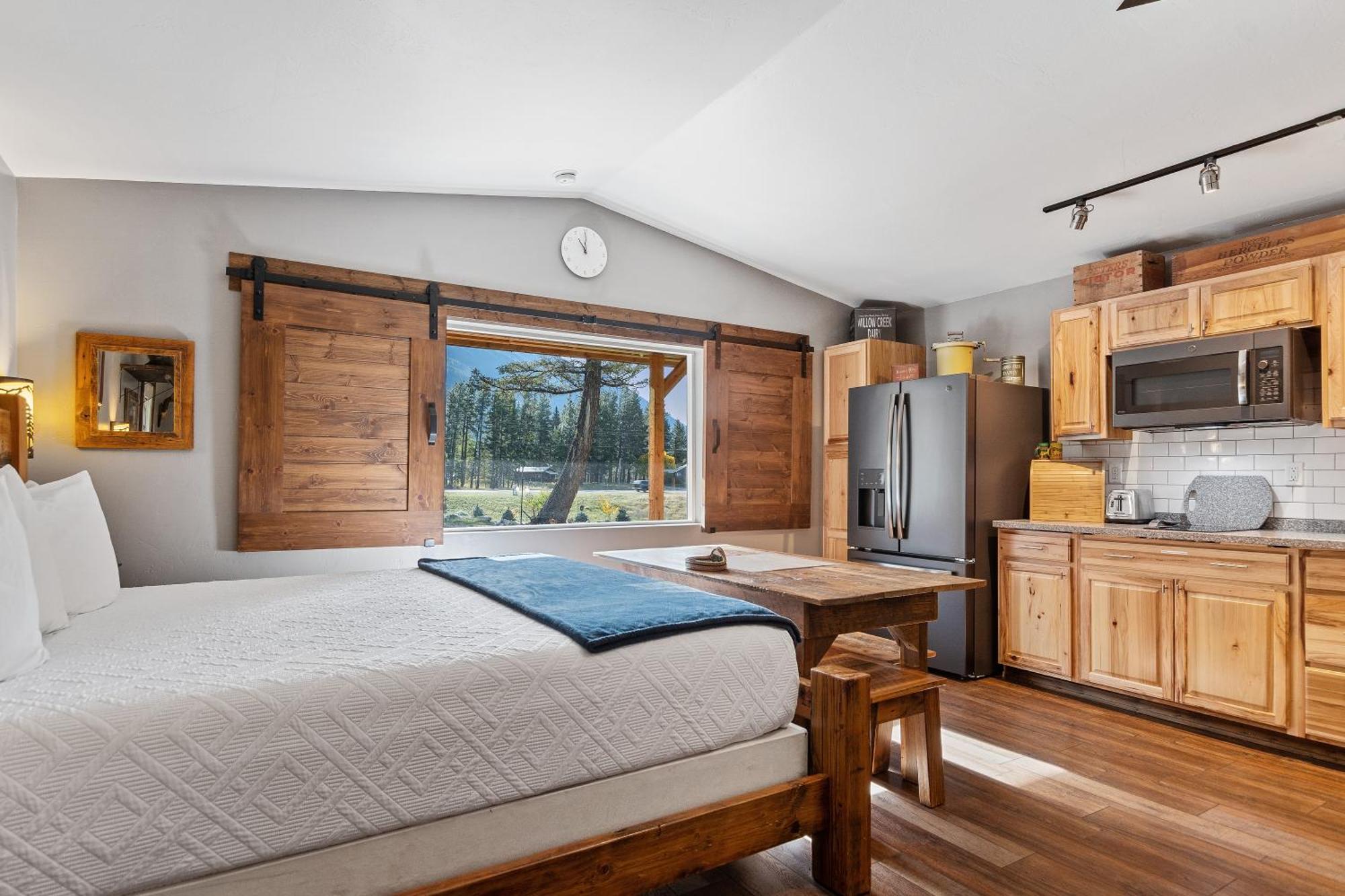 Fort Williamson Glacier Vacation Rentals 컬럼비아 폴스 외부 사진