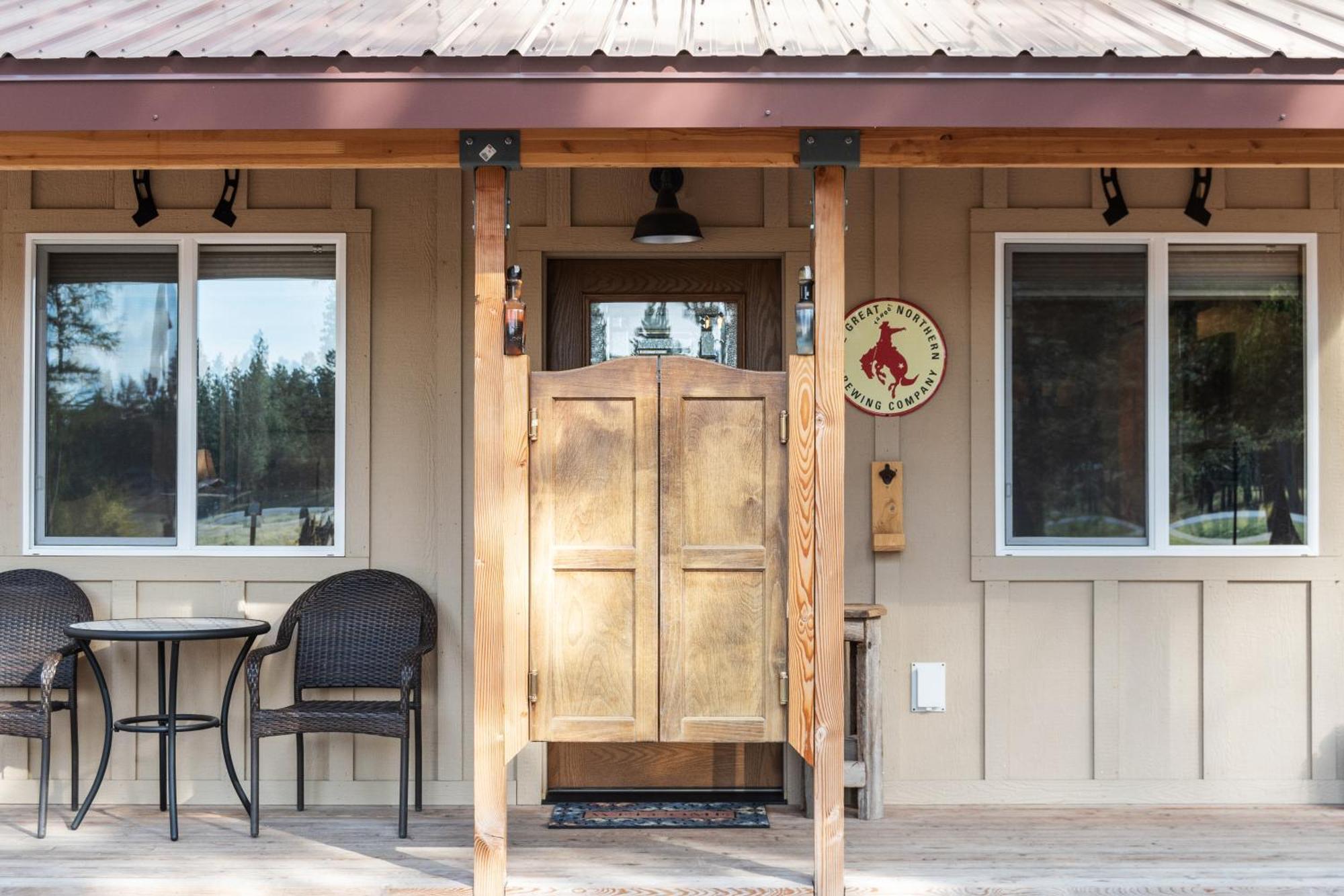 Fort Williamson Glacier Vacation Rentals 컬럼비아 폴스 외부 사진