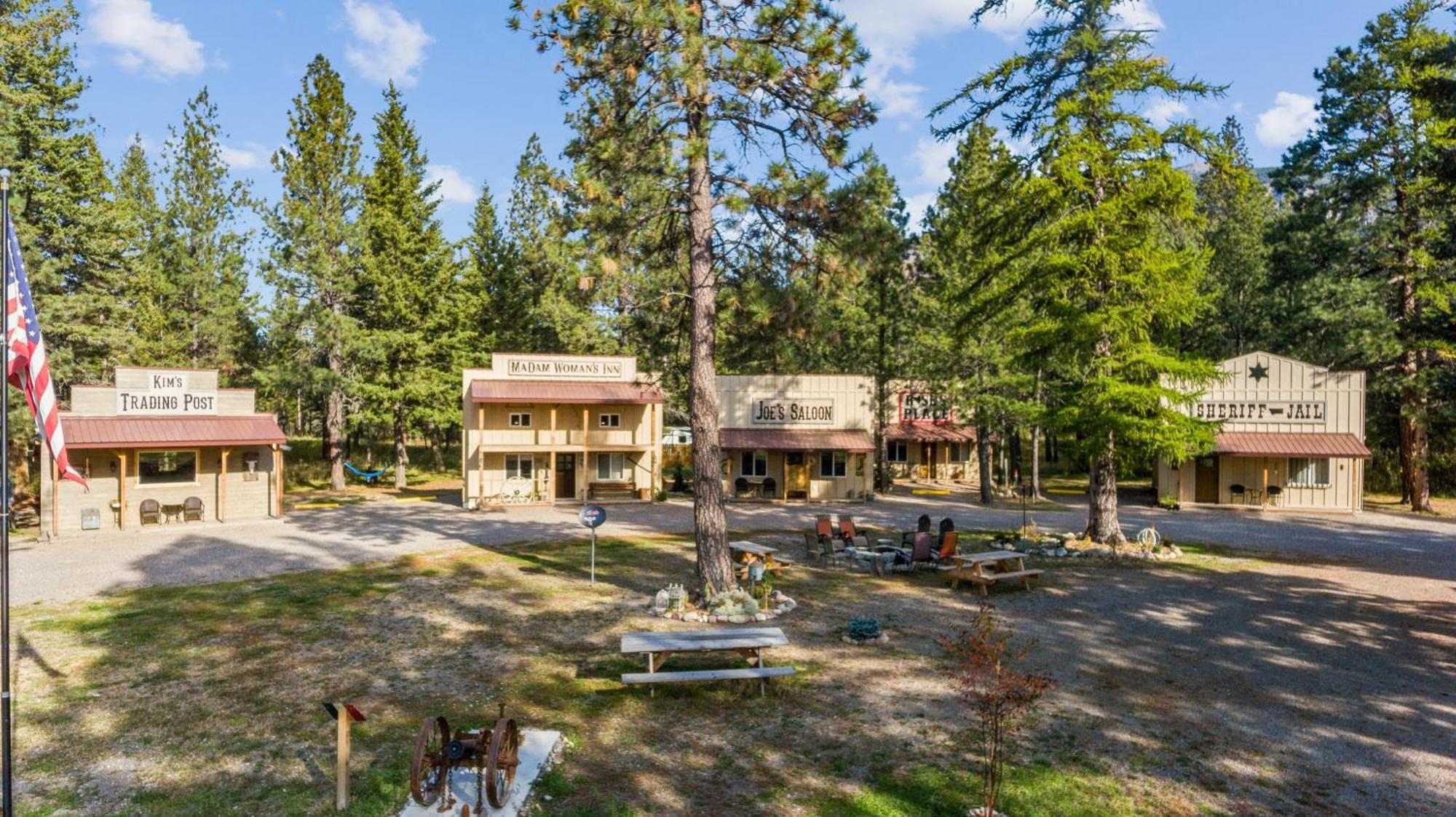 Fort Williamson Glacier Vacation Rentals 컬럼비아 폴스 외부 사진