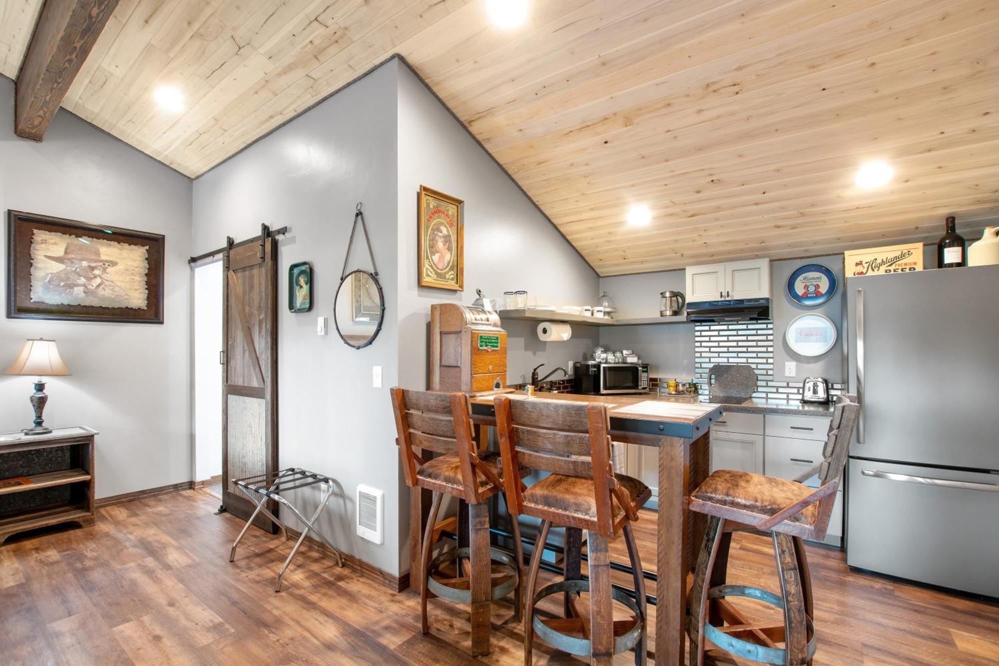 Fort Williamson Glacier Vacation Rentals 컬럼비아 폴스 외부 사진