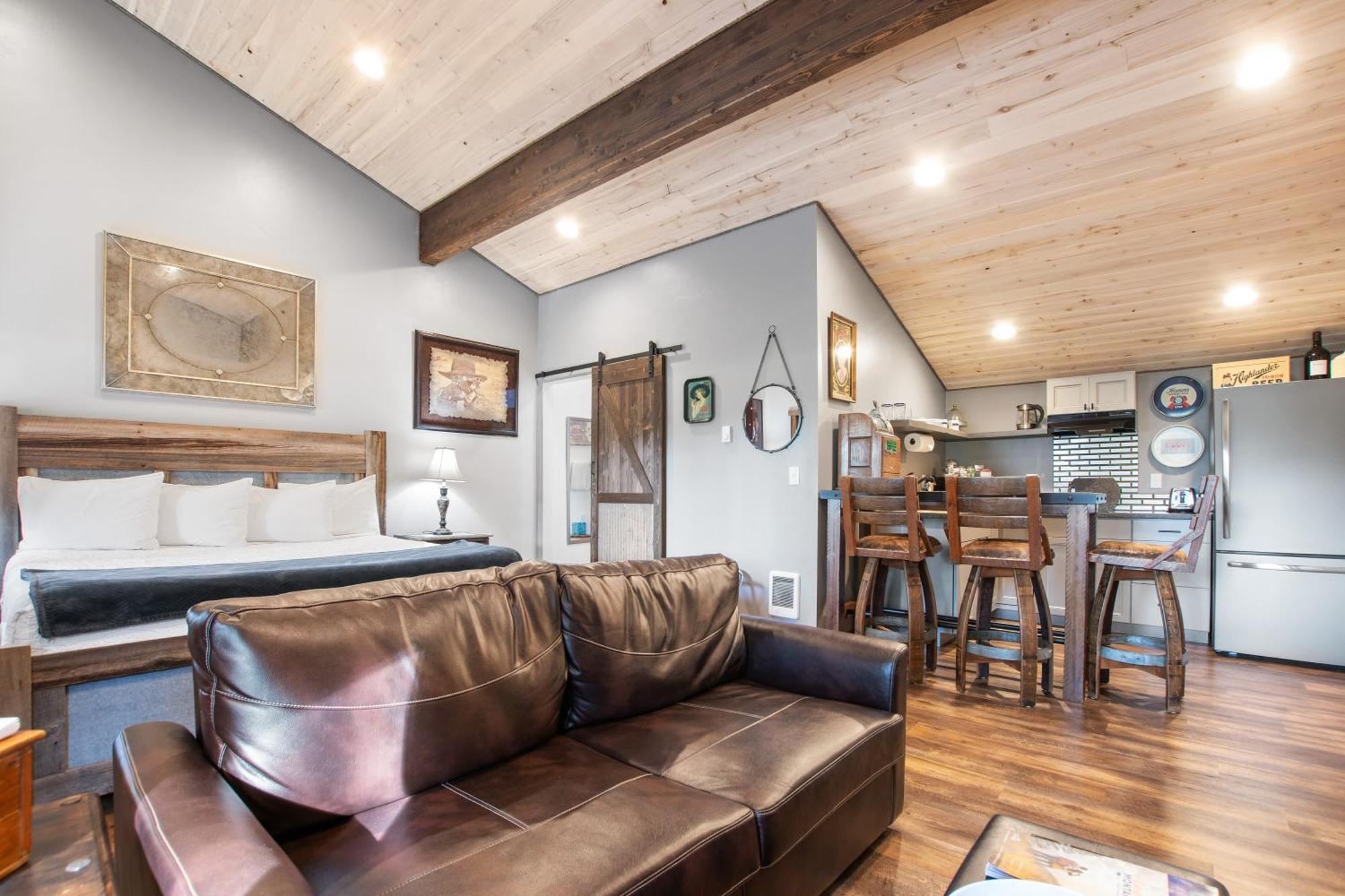 Fort Williamson Glacier Vacation Rentals 컬럼비아 폴스 외부 사진