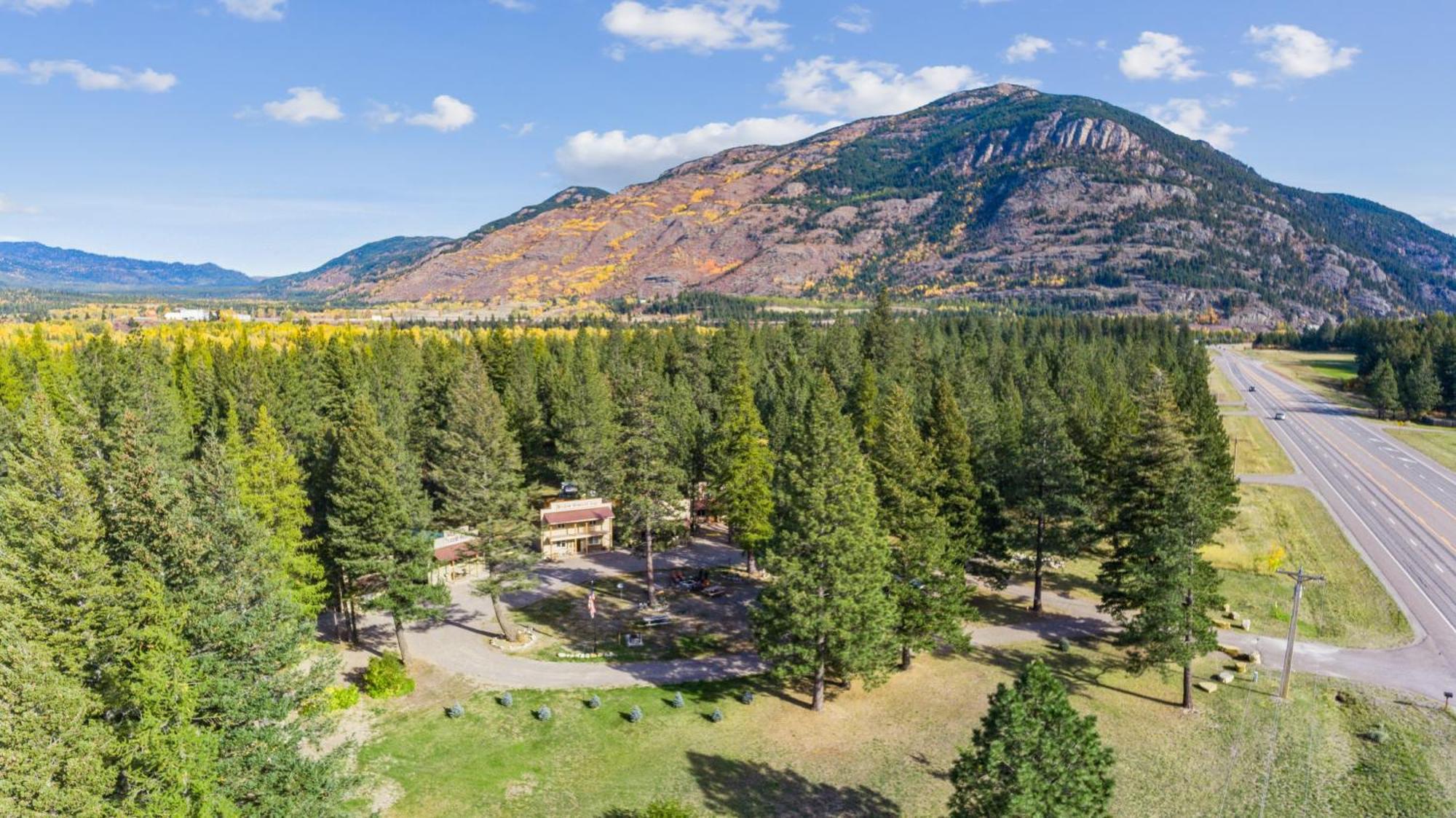 Fort Williamson Glacier Vacation Rentals 컬럼비아 폴스 외부 사진