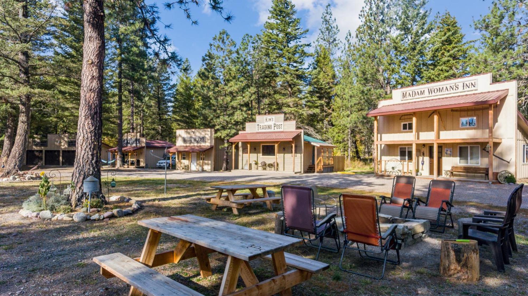 Fort Williamson Glacier Vacation Rentals 컬럼비아 폴스 외부 사진