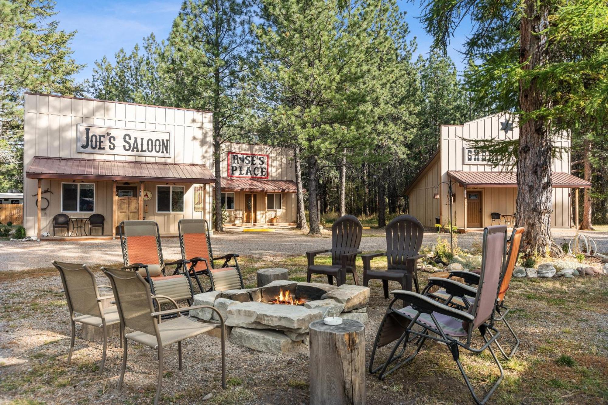 Fort Williamson Glacier Vacation Rentals 컬럼비아 폴스 외부 사진