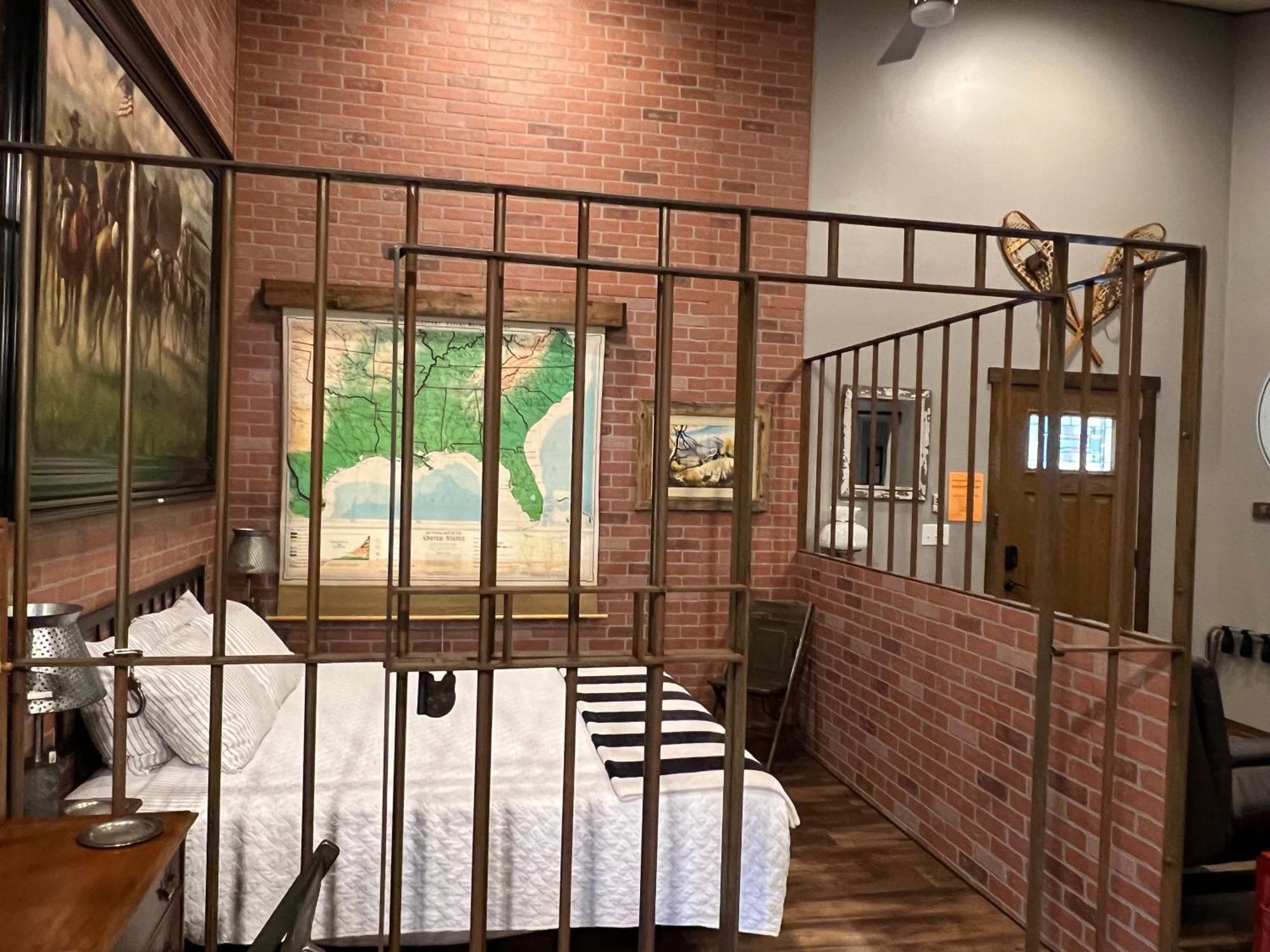 Fort Williamson Glacier Vacation Rentals 컬럼비아 폴스 외부 사진
