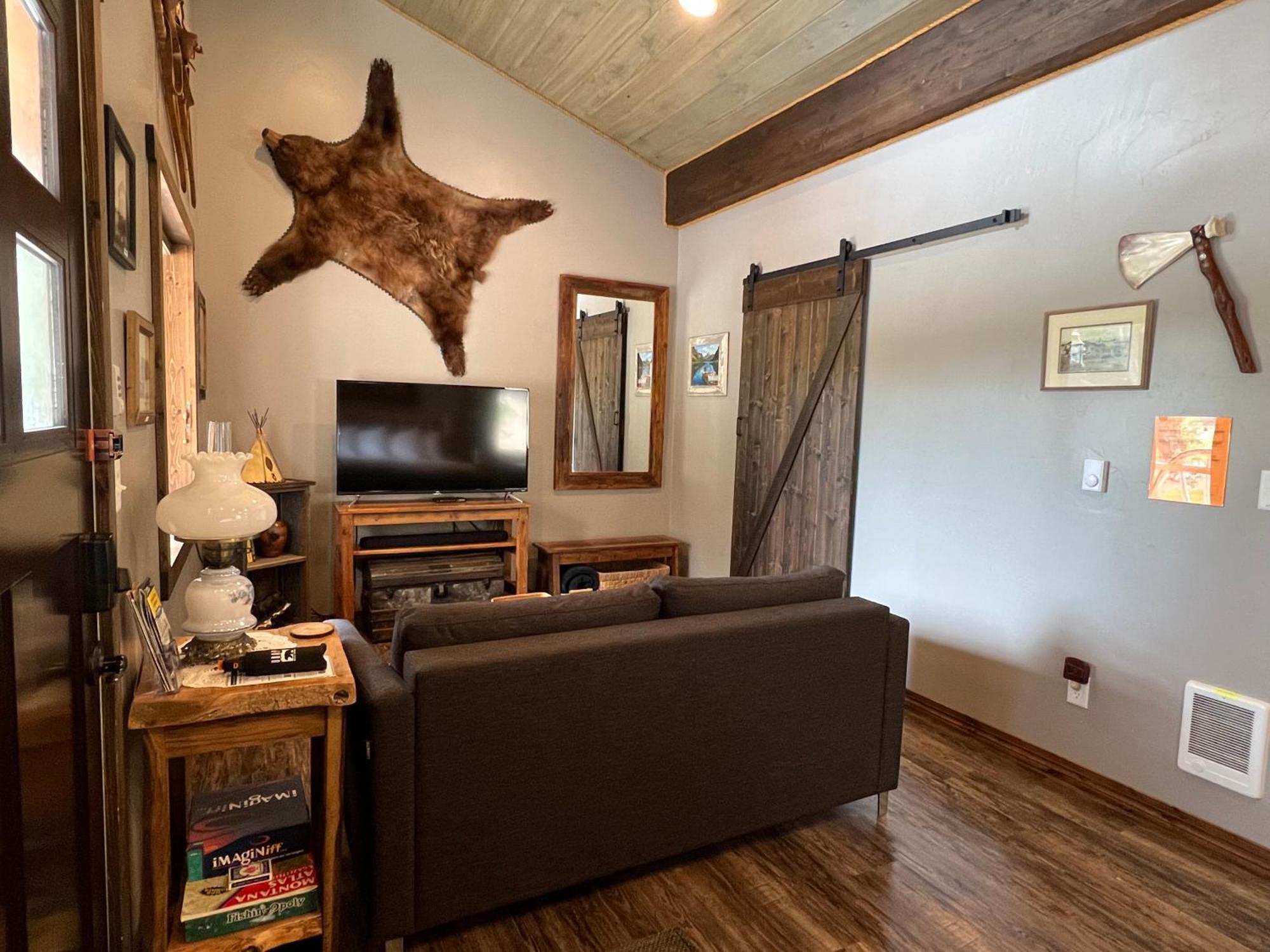 Fort Williamson Glacier Vacation Rentals 컬럼비아 폴스 외부 사진