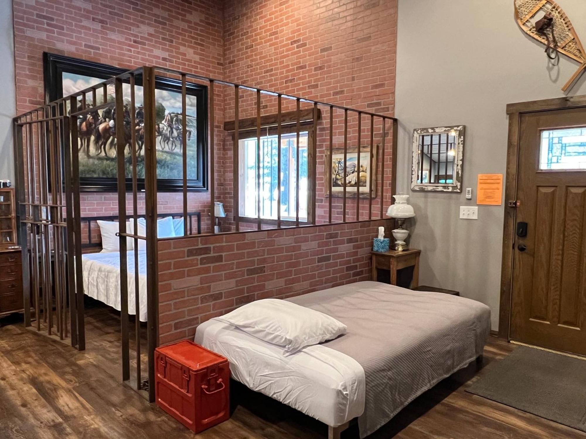Fort Williamson Glacier Vacation Rentals 컬럼비아 폴스 외부 사진